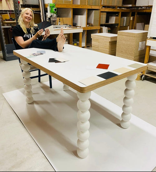 Design table with balls